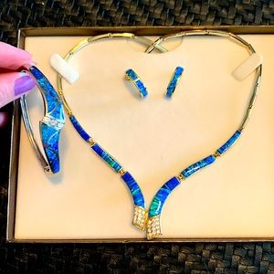 Blue/green stone necklace, earrings and bracelet set